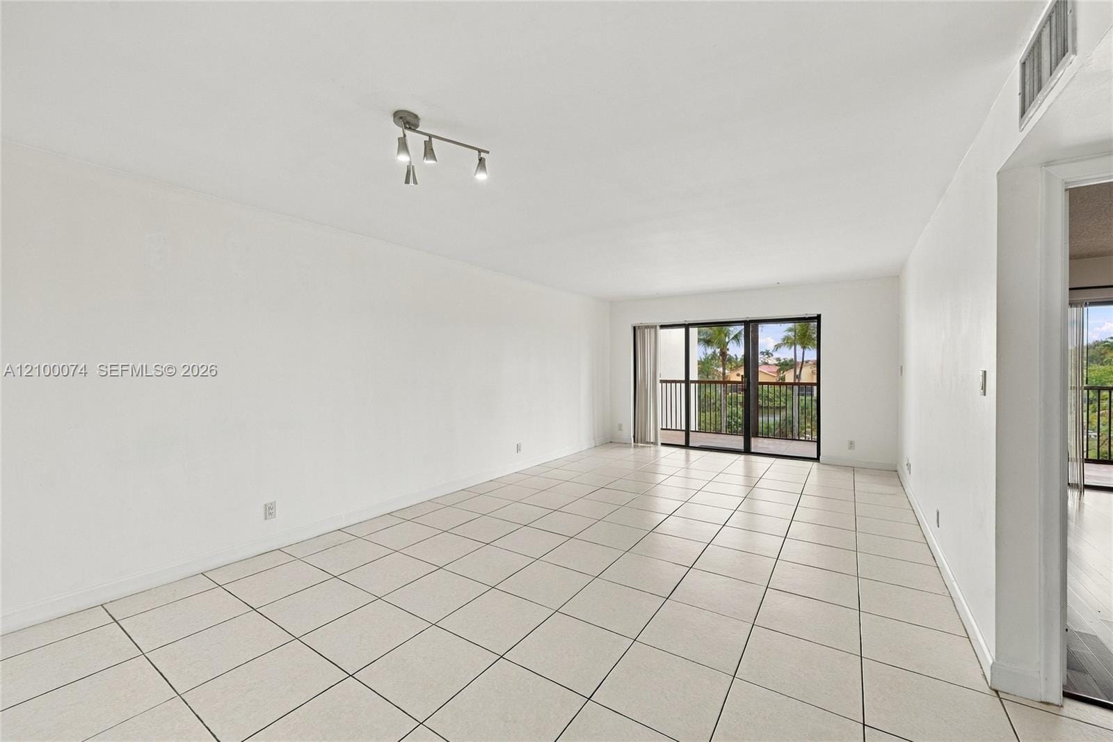 545 SE 12th Street 205 — photo 7