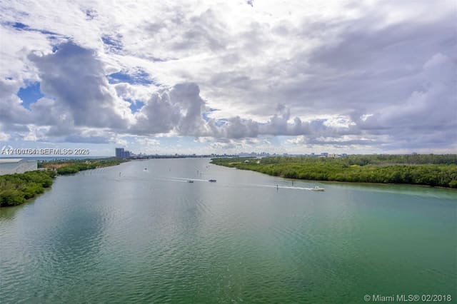 300 Bayview Drive 1102, Sunny Isles Beach, FL 33160