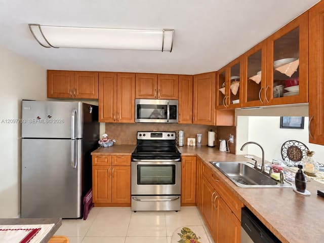 20860 San Simeon Way 208-6, Miami, FL 33179