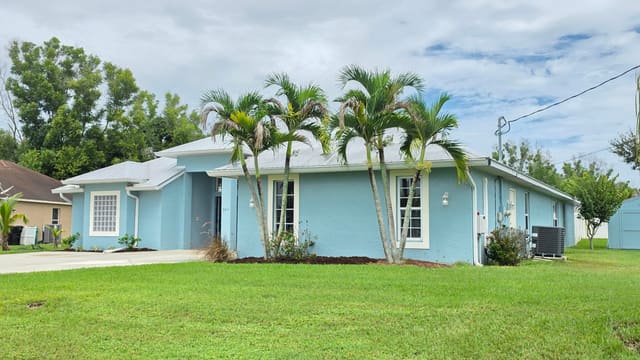 6611 NW AGNON Court, Port St. Lucie, FL 34983