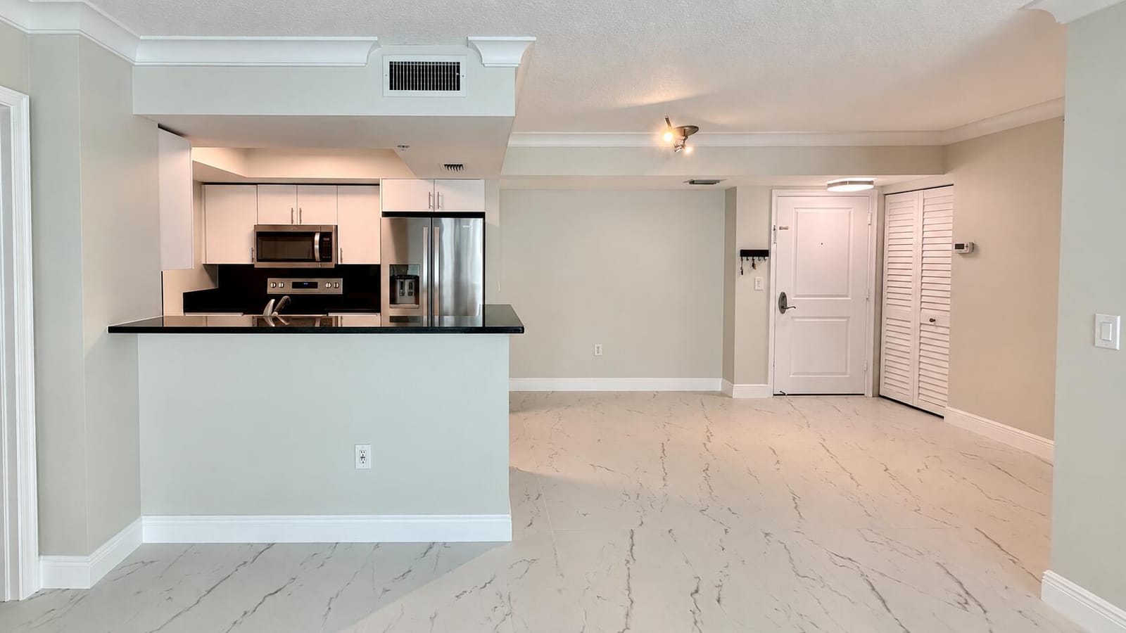 99 SE MIZNER Boulevard 233 — photo 2