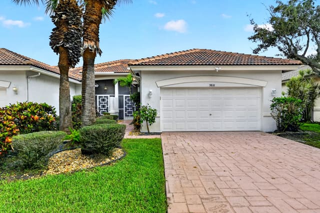 9818 Crescent View Drive S, Boynton Beach, FL 33437
