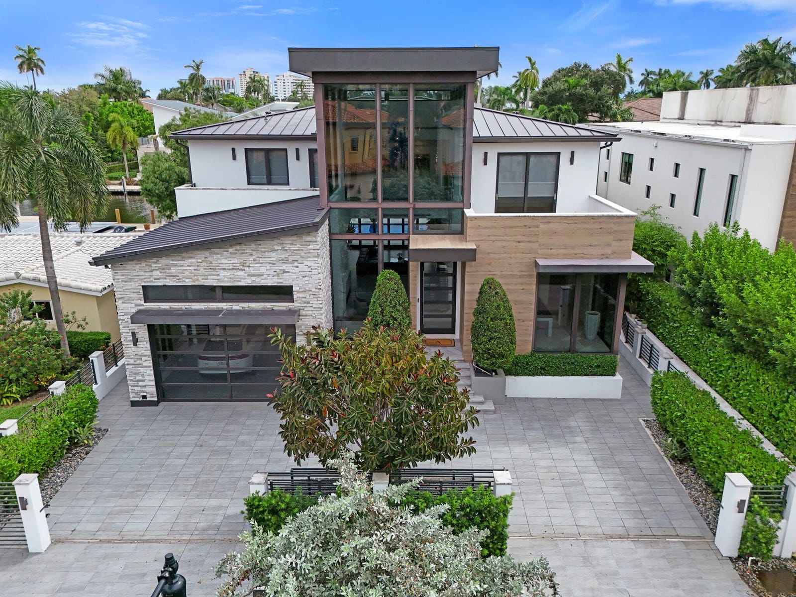 424 COCONUT ISLE Drive — photo 3