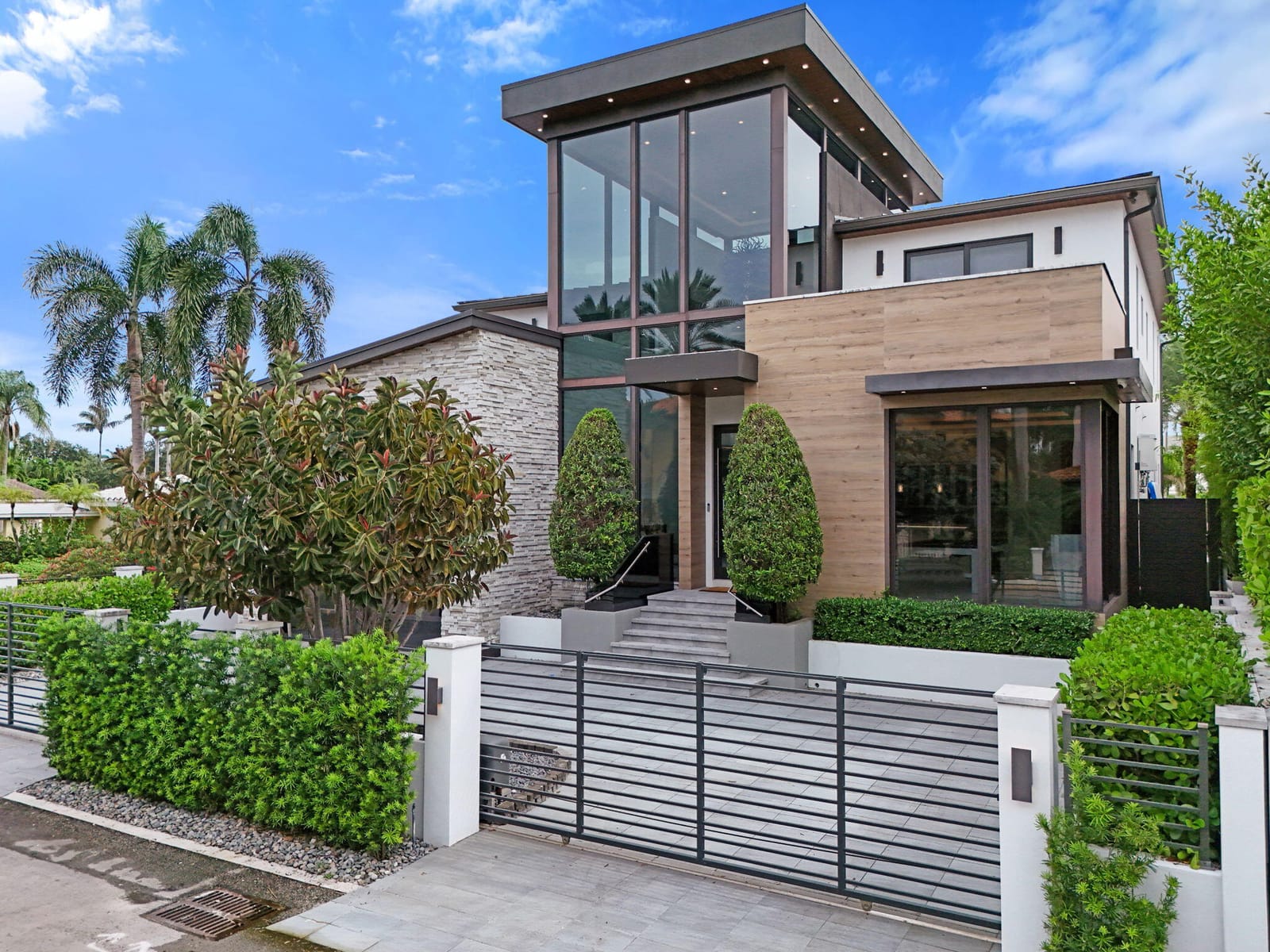 424 COCONUT ISLE Drive — photo 4