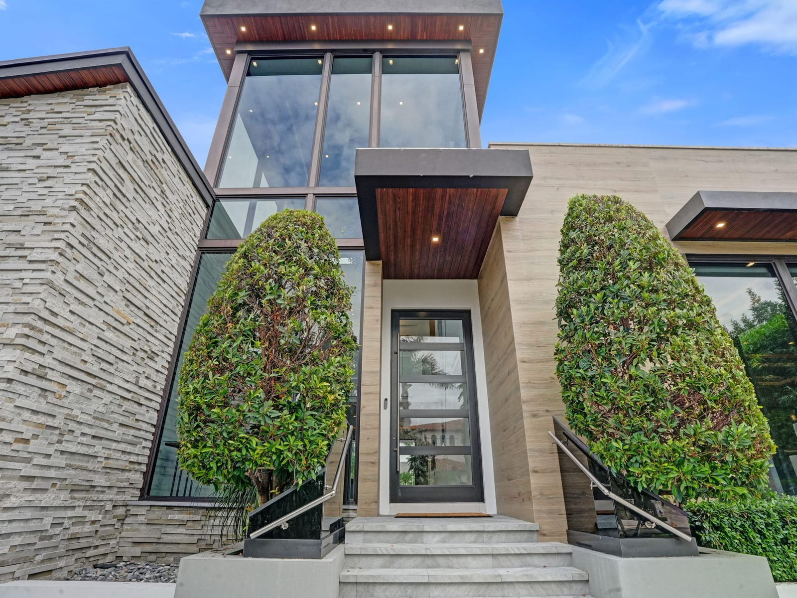 424 COCONUT ISLE Drive — photo 6