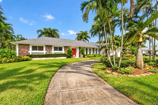 8 Bell Lane, West Palm Beach, FL 33406