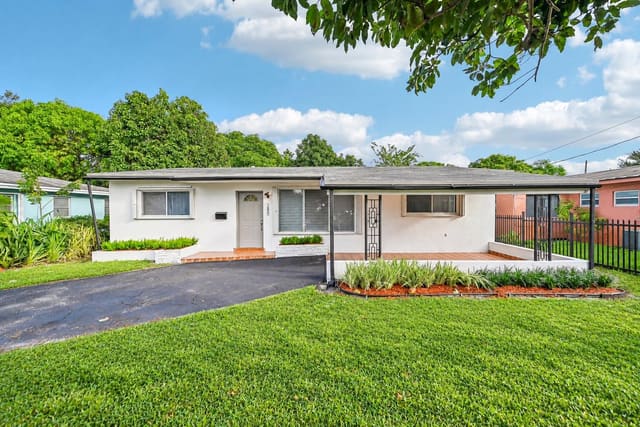 285 NE 165TH Street, Miami, FL 33162