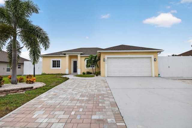 431 SW MOLLOY Street, Port St. Lucie, FL 34984