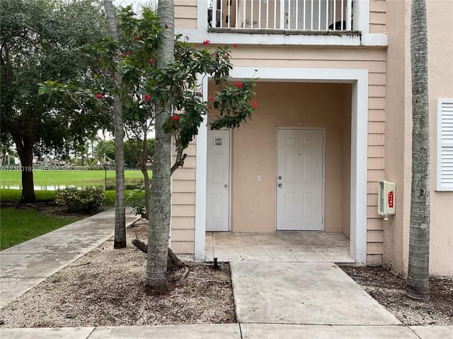 364 NE 25th Place 101, Homestead, FL 33033