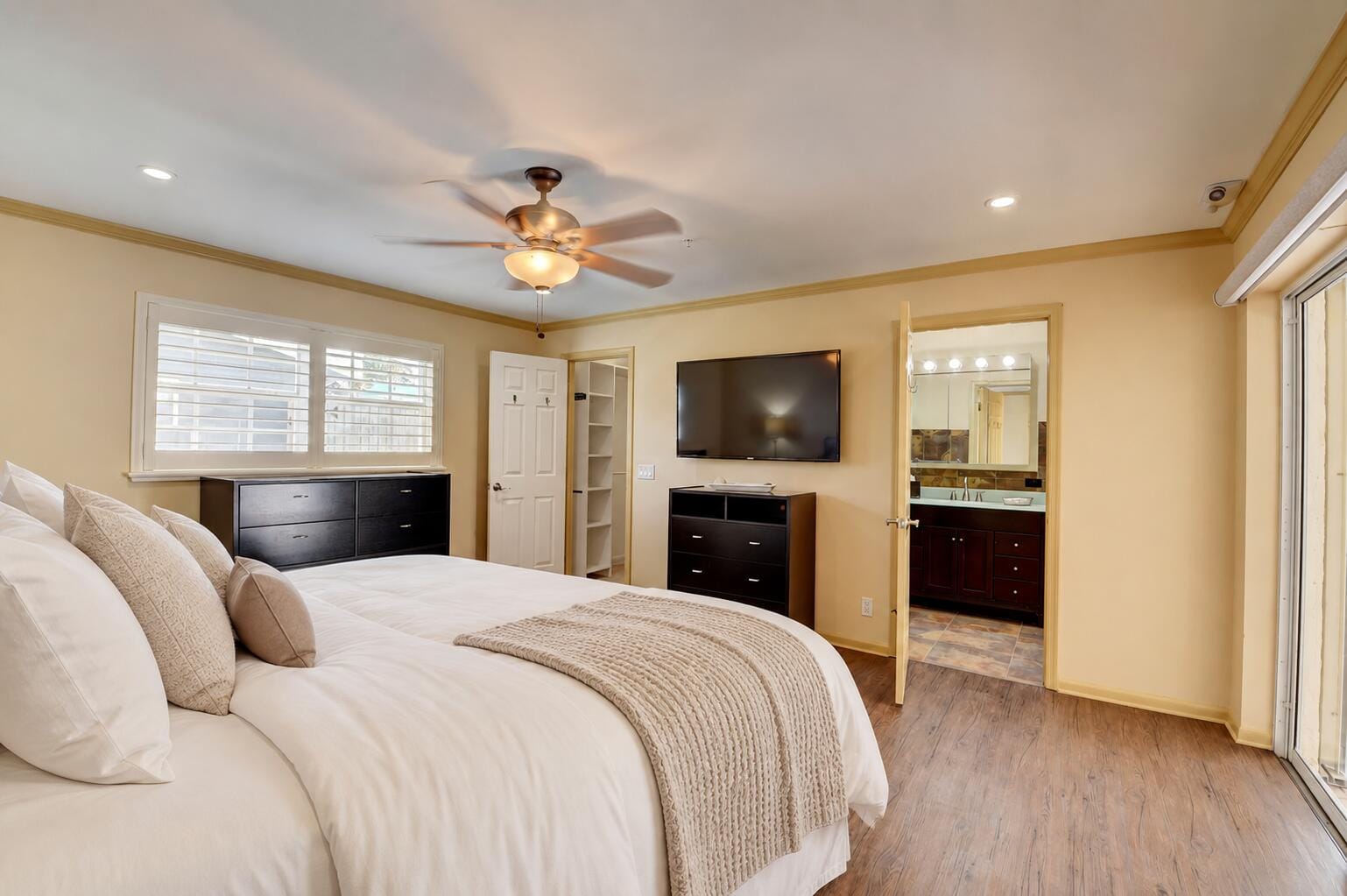 1086 SW 28th Avenue — photo 12