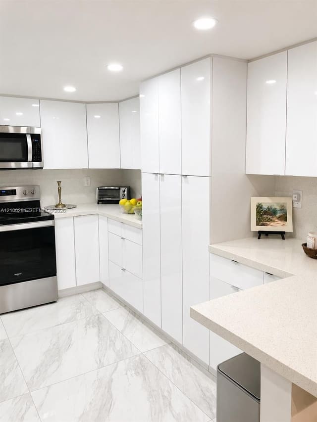 9735 NW 52nd Street 305, Doral, FL 33178