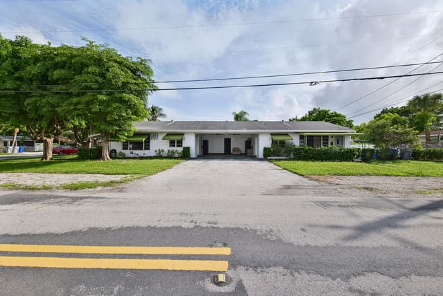 2312 NE 4th Street, Pompano Beach, FL 33062