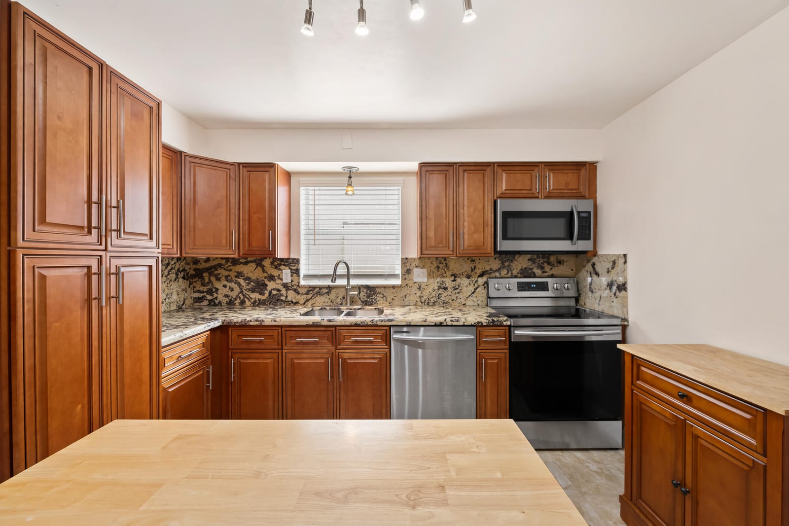 51 NE 49TH Street — photo 3