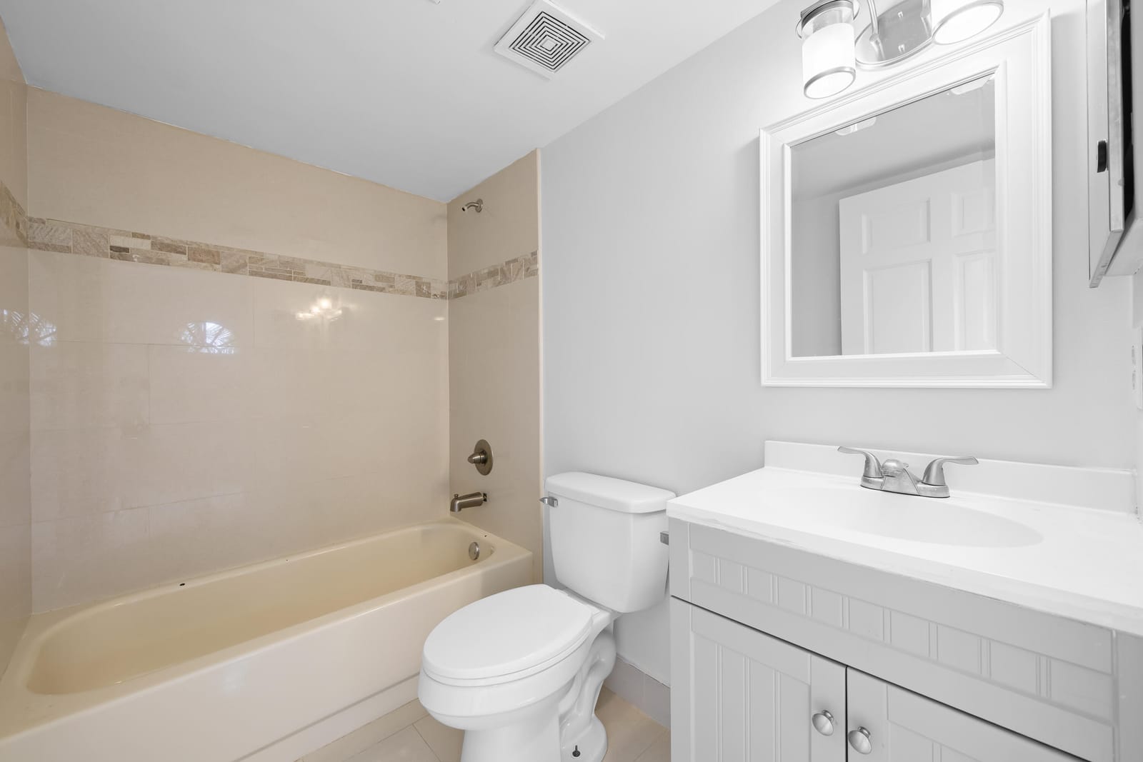 3770 VILLAGE Drive B, Delray Beach, FL 33445 photo 16