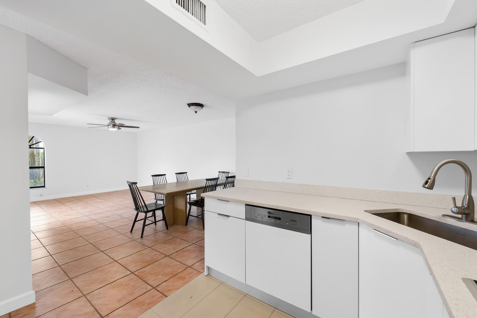 3770 VILLAGE Drive B — photo 3