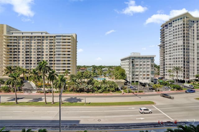 5601 Collins Avenue 620, Miami Beach, FL 33140