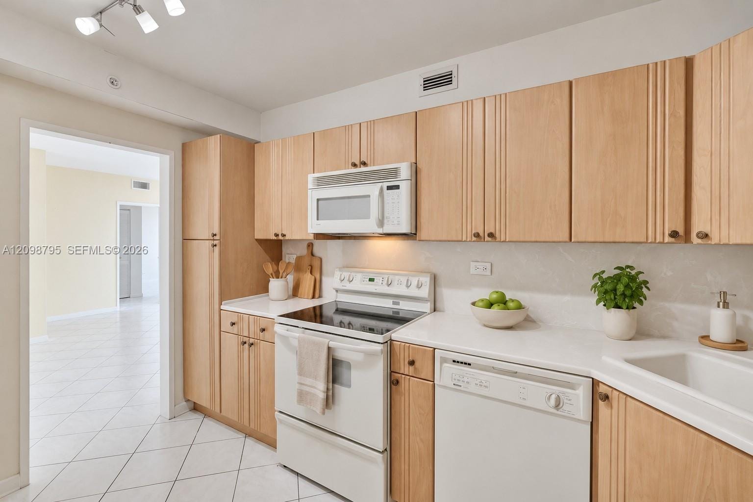5601 Collins Avenue 620, Miami Beach, FL 33140 photo 6