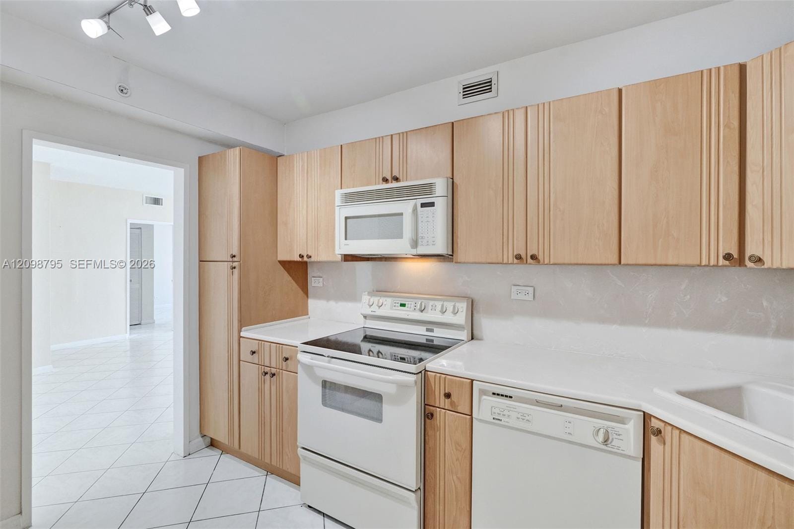 5601 Collins Avenue 620, Miami Beach, FL 33140 photo 7