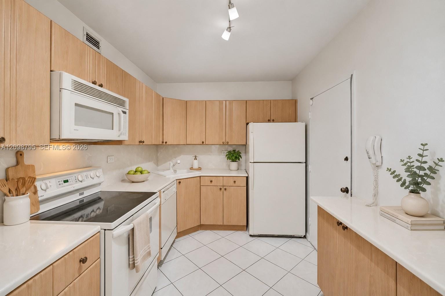 5601 Collins Avenue 620, Miami Beach, FL 33140 photo 8