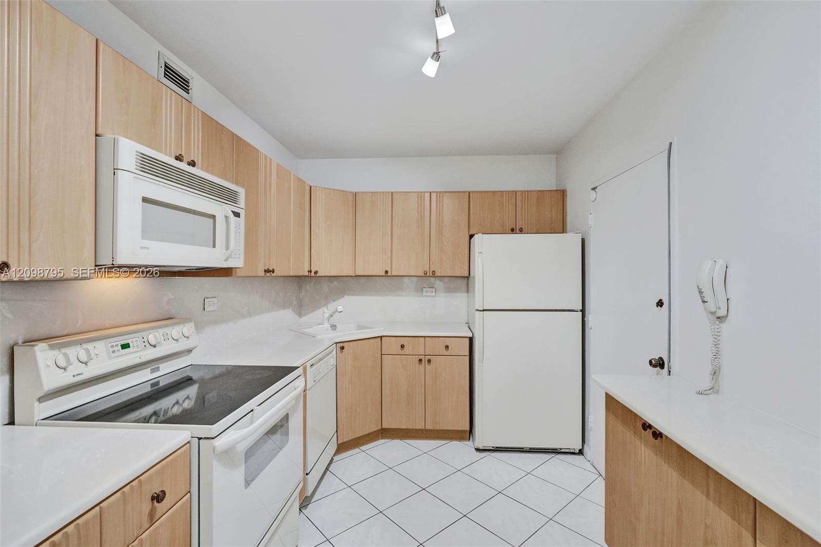 5601 Collins Avenue 620, Miami Beach, FL 33140 photo 9