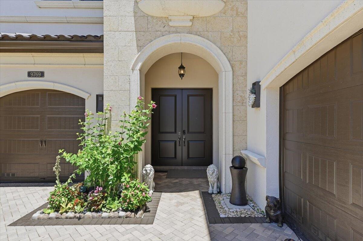 9769 Bozzano Drive — photo 3