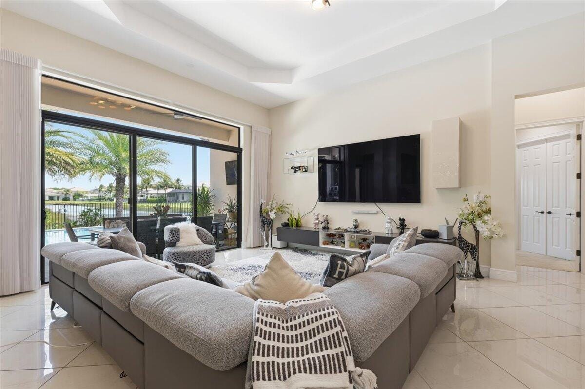 9769 Bozzano Drive — photo 4