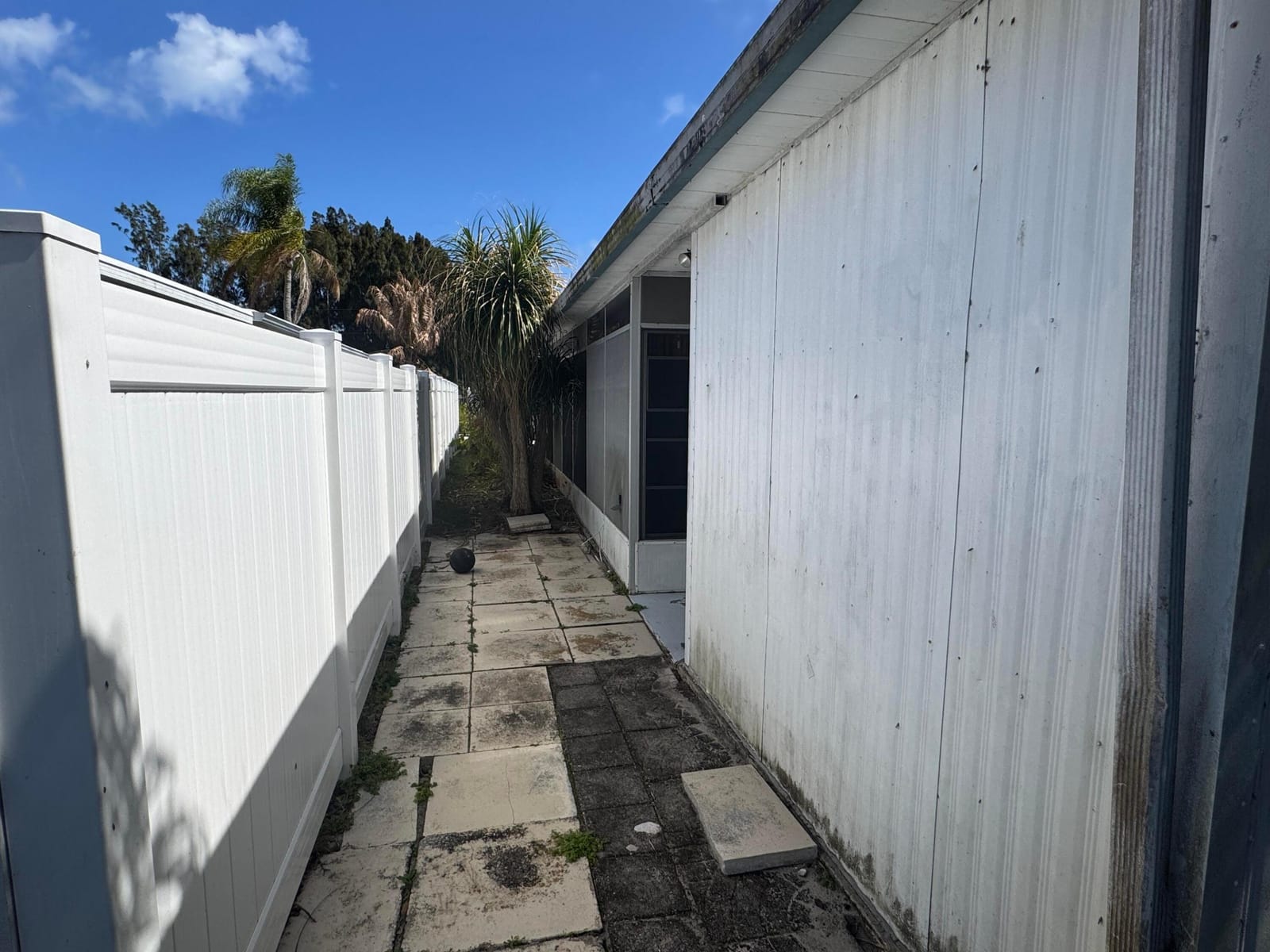 8072 SE SKYLARK Avenue, Hobe Sound, FL 33455 photo 4