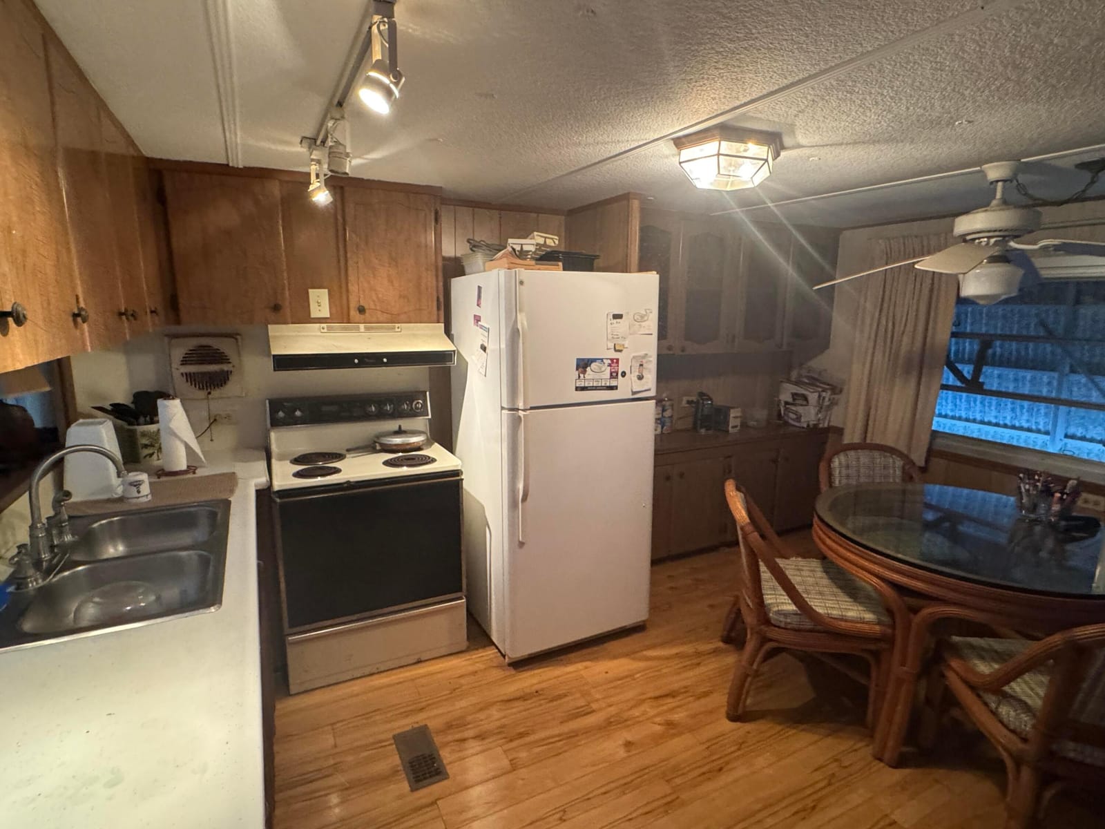 8072 SE SKYLARK Avenue, Hobe Sound, FL 33455 photo 9