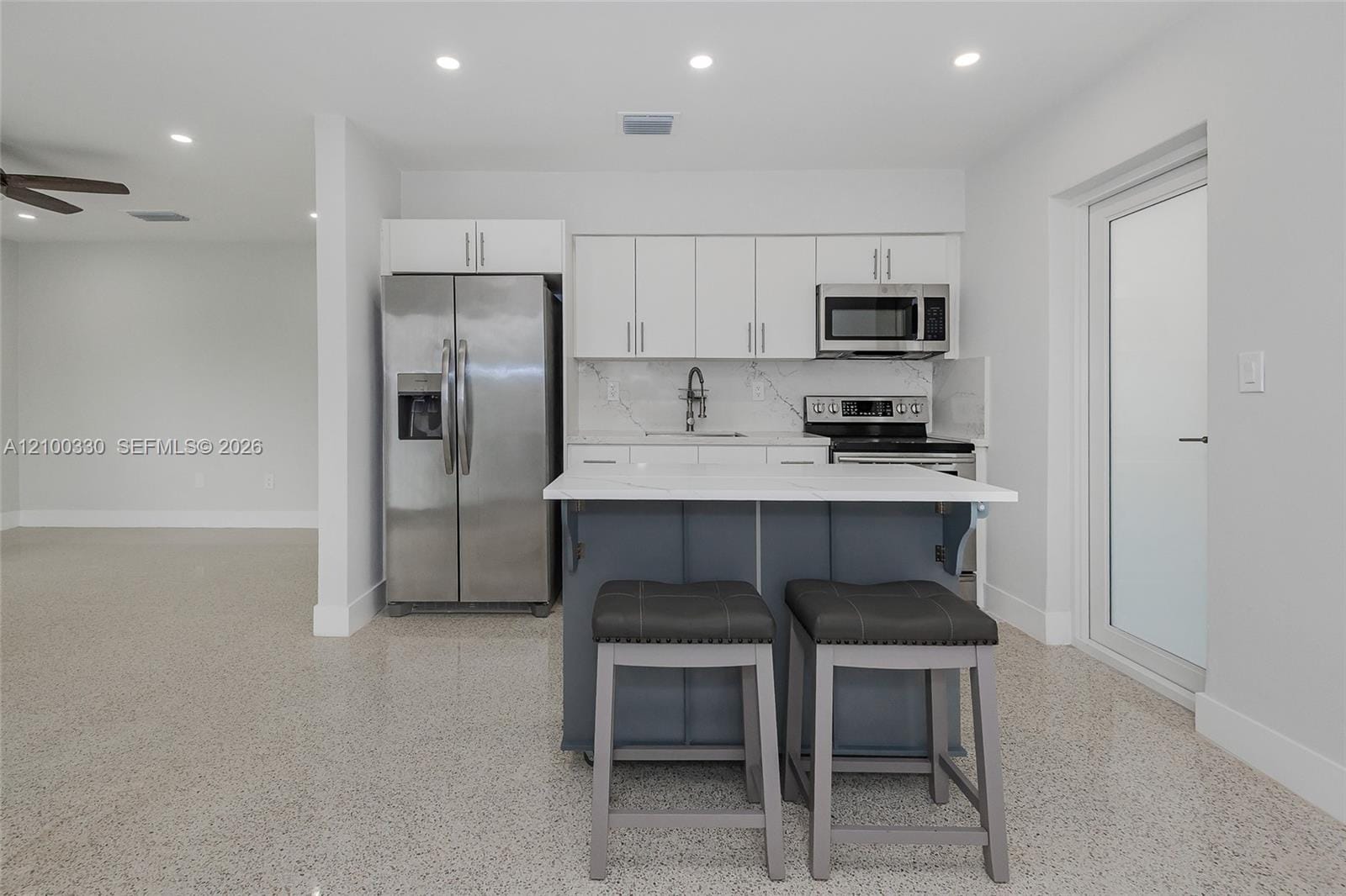 1023 SW 11th Street 1023 — photo 2
