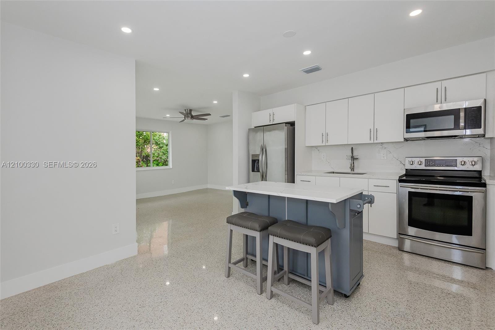 1023 SW 11th Street 1023 — photo 3