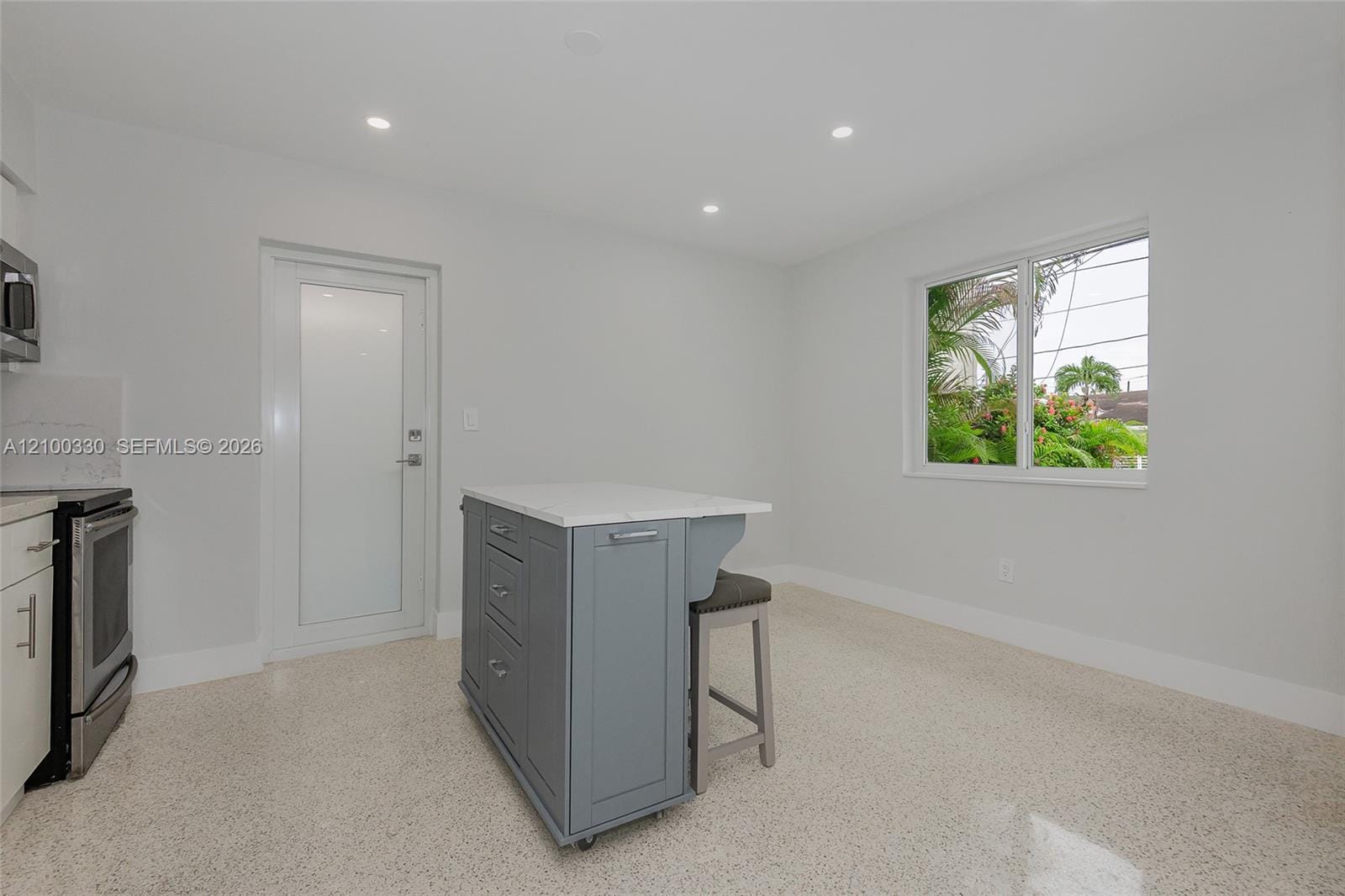 1023 SW 11th Street 1023 — photo 4
