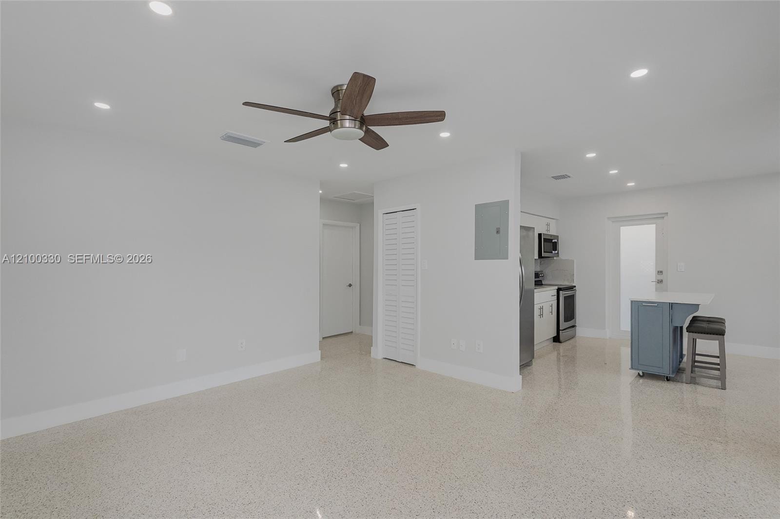 1023 SW 11th Street 1023 — photo 6