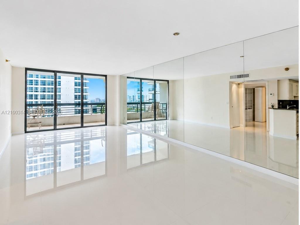 19195 NE 36 Ct Mystic Pointe Drive 1704 — photo 2