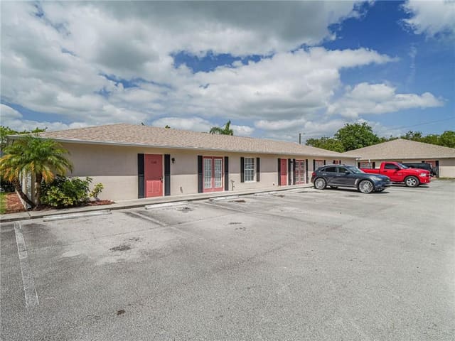 528 13th Place 528, Vero Beach, FL 32960