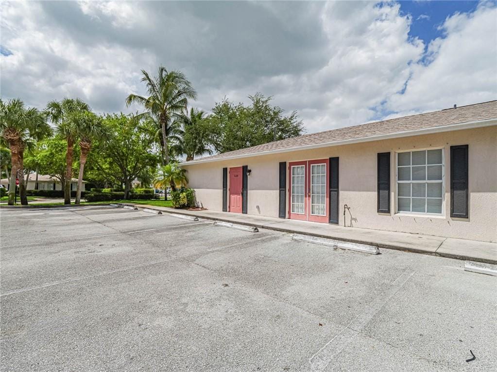 528 13TH Place 528, Vero Beach, FL 32960 photo 2