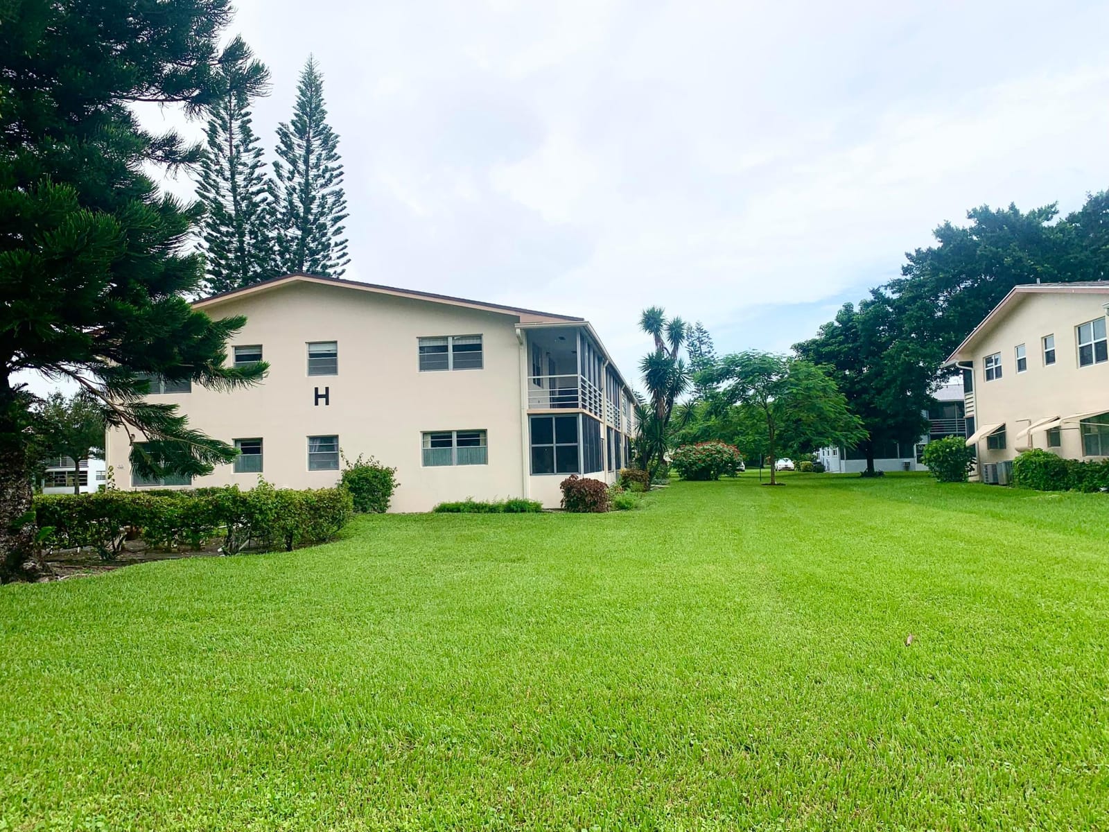 185 Canterbury H — photo 4