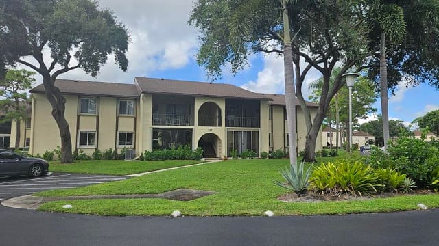 127 Lake Pine Circle A-2, Greenacres, FL 33463