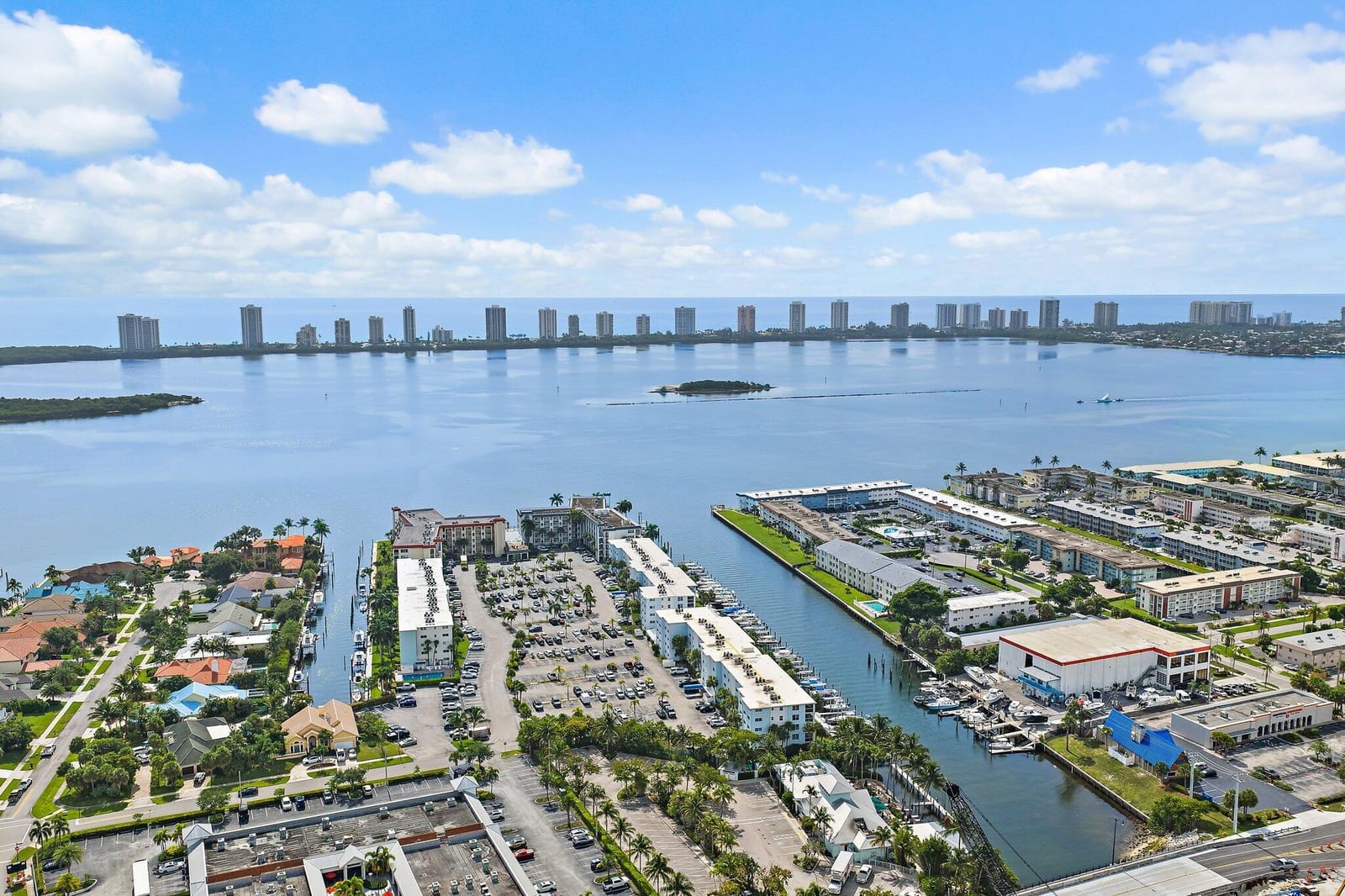 100 PARADISE HARBOUR Boulevard 202 — photo 2