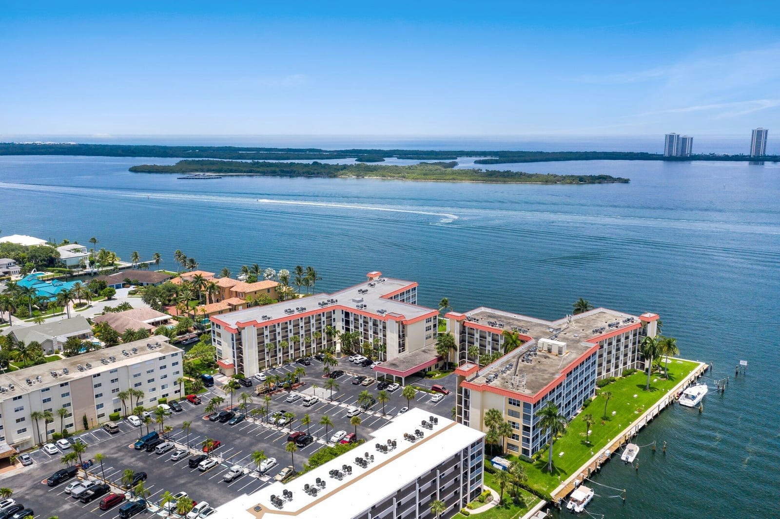 100 PARADISE HARBOUR Boulevard 202 — photo 11