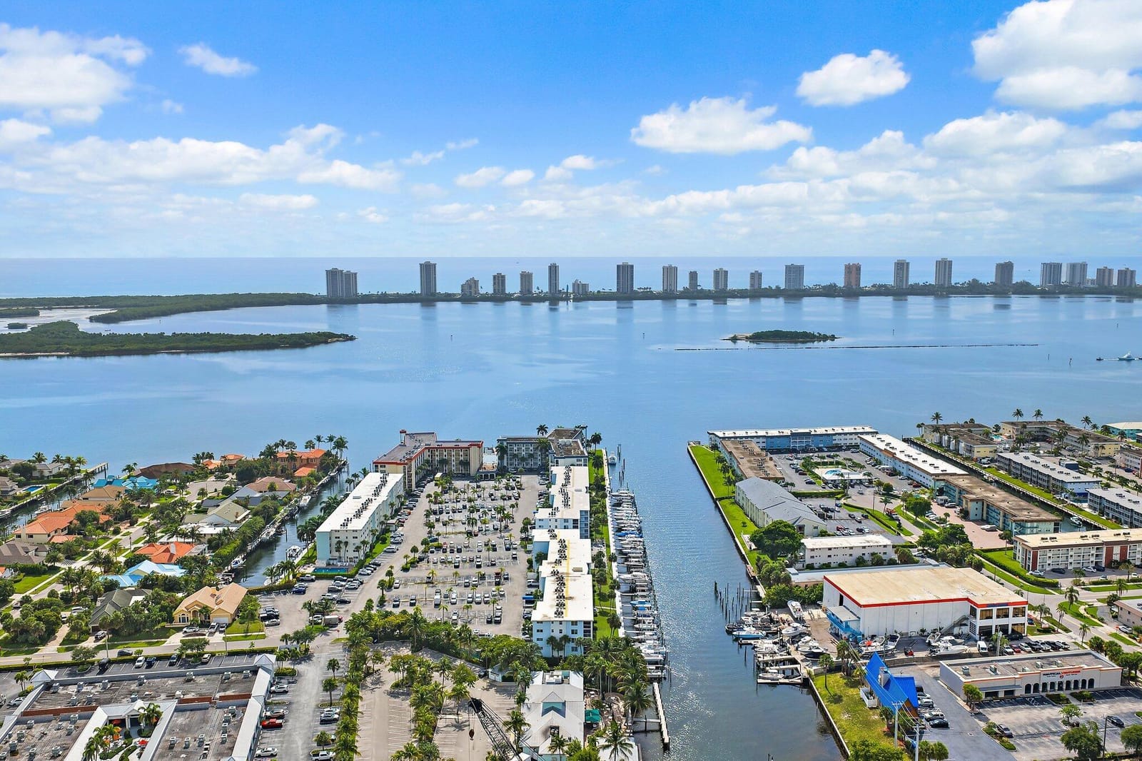 100 PARADISE HARBOUR Boulevard 202 — photo 3