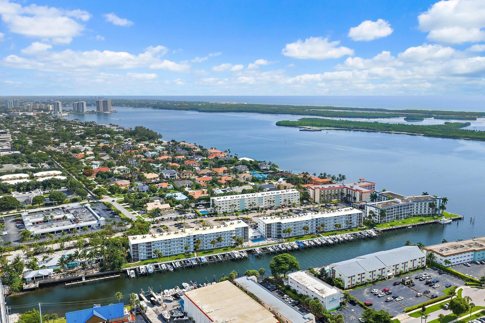 100 PARADISE HARBOUR Boulevard 202 — photo 5