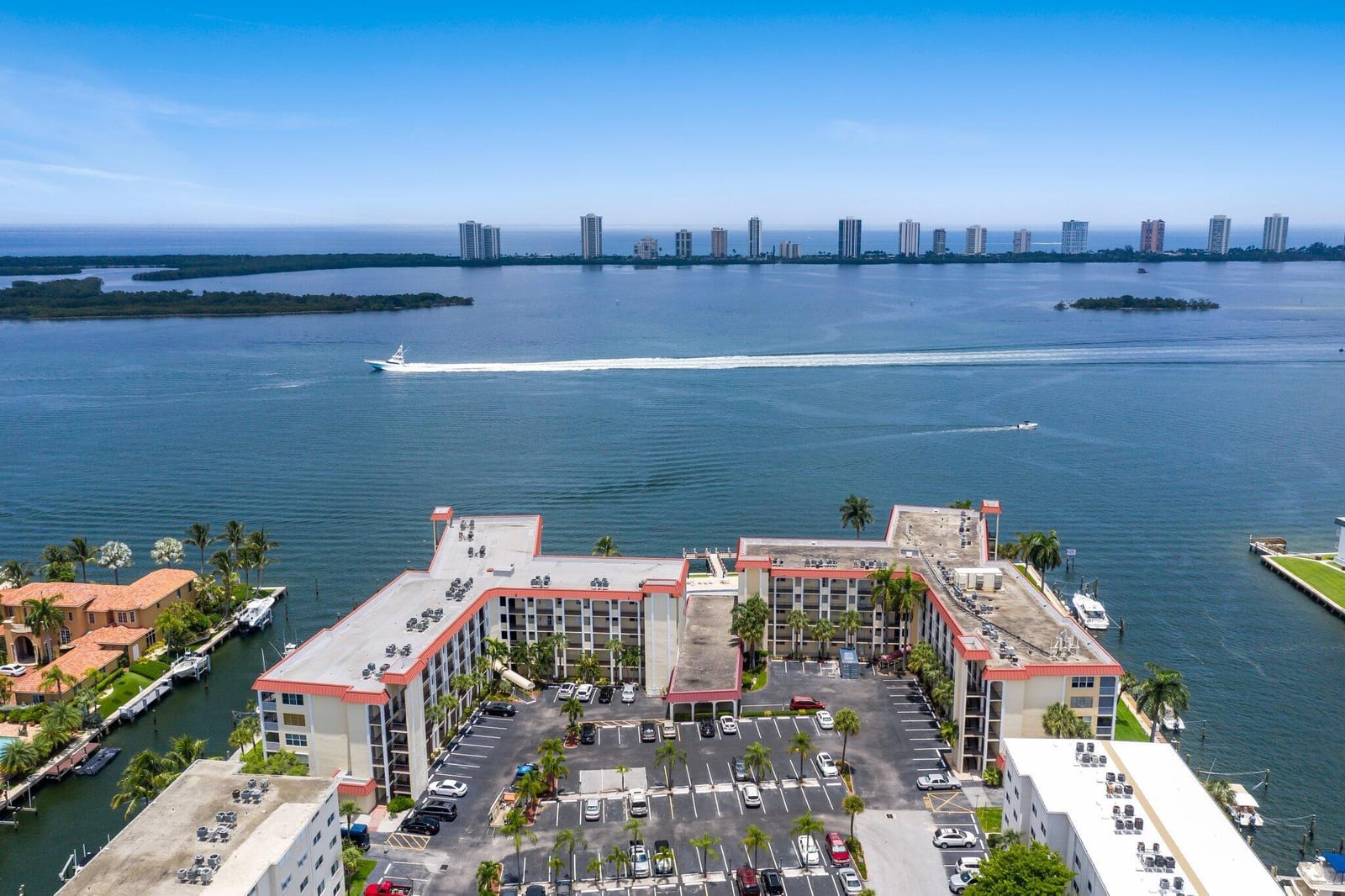 100 PARADISE HARBOUR Boulevard 202 — photo 9