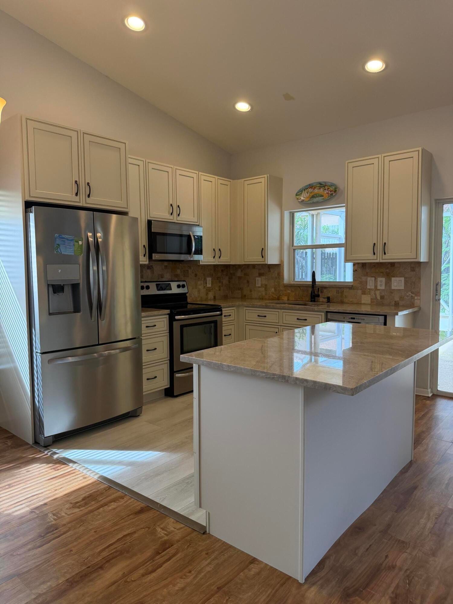 10174 PLUM Street — photo 3