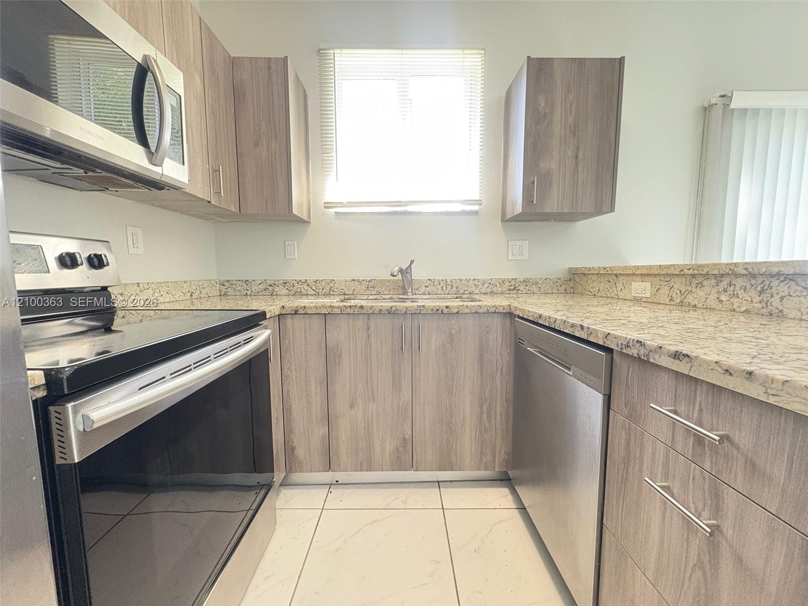 806 NW 5th Avenue, Hallandale Beach, FL 33009 photo 11