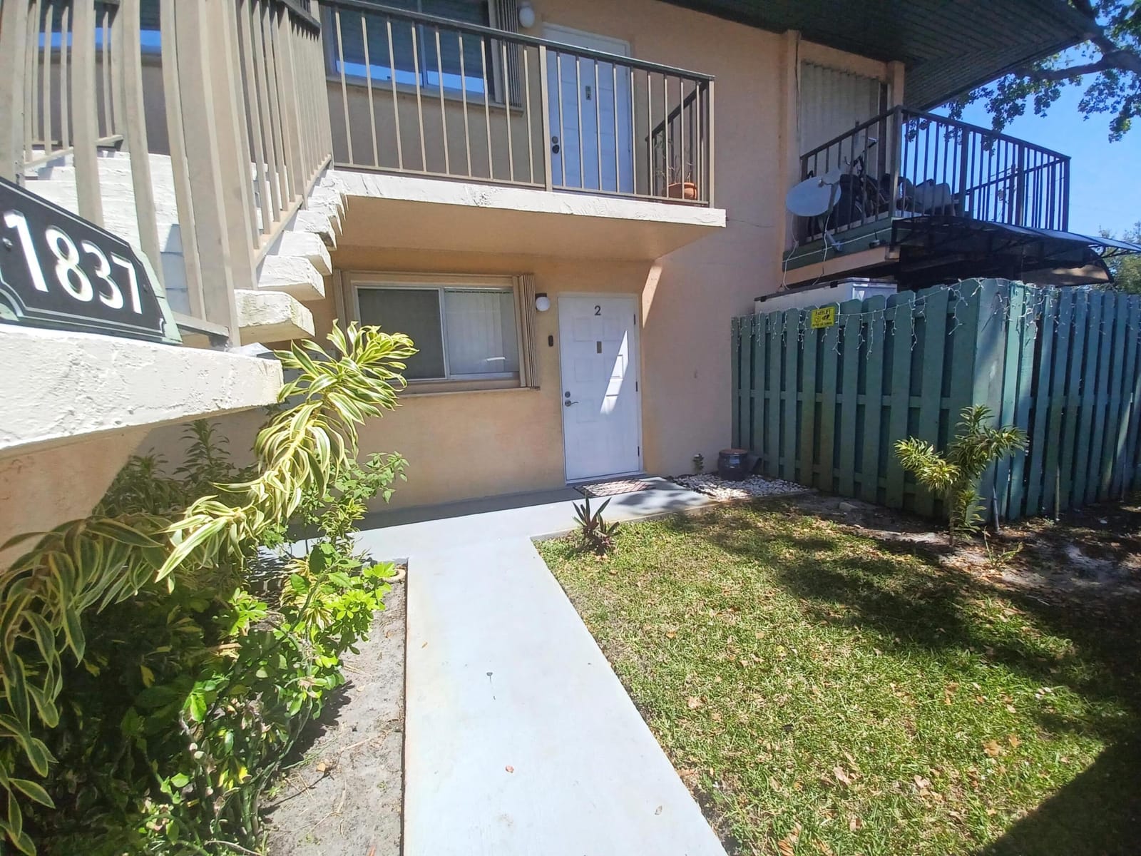 1837 FAIRVIEW VILLAS Drive 2 — photo 2