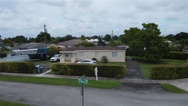 5241 SW 98th Ave Road, Miami, FL 33165