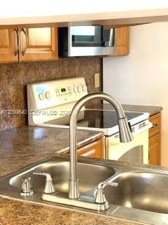 112 Lake Emerald Drive 109 — photo 7