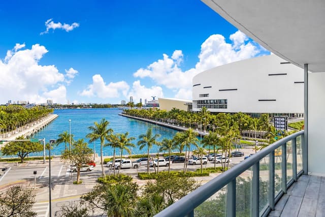 888 Biscayne Boulevard 411, Miami, FL 33132