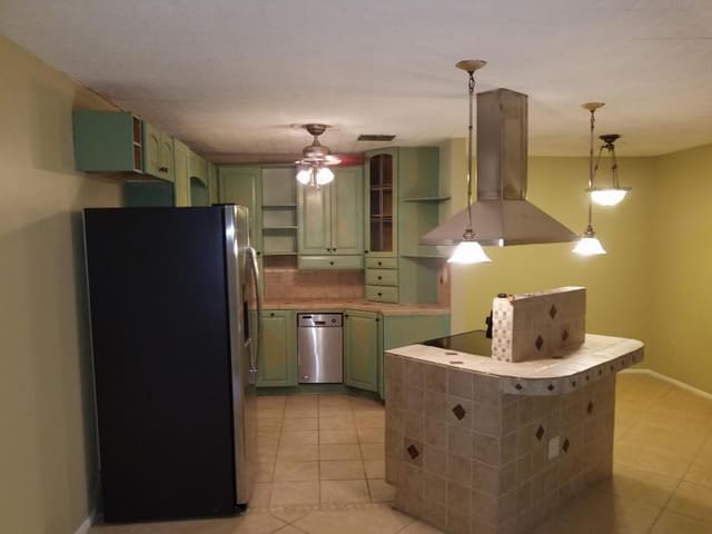 5725 FERNLEY Drive E 7, West Palm Beach, FL 33415