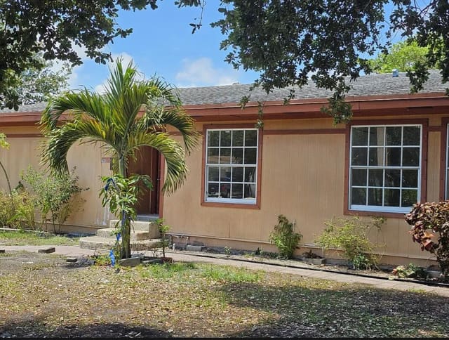 2013 Dock Street, West Palm Beach, FL 33401